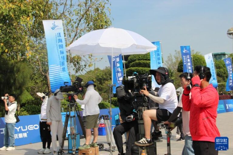 5月10日，影視劇《仁心俱樂部》劇組在廈門園博苑取景拍攝。（受訪者供圖）