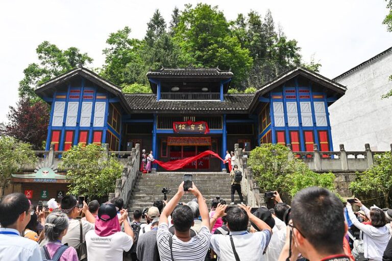 台灣同胞現場見證開館。 中新社