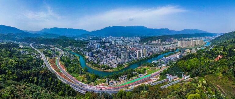 四川省雅安市歷史人文底蘊深厚、文旅資源豐富，是人與自然和諧共生好地方。