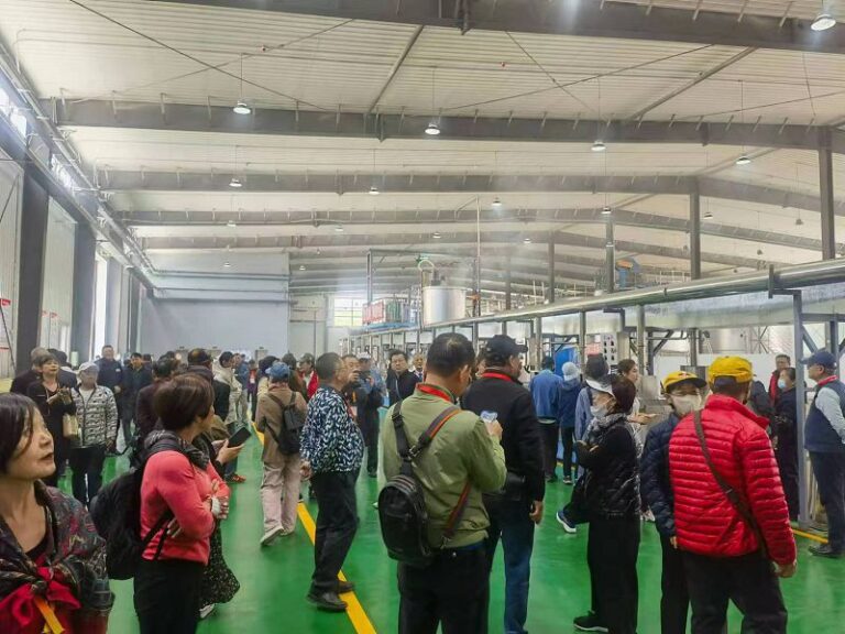 第33屆哈洽會上多家參展台商，展會上人潮多!（黑龍江省台辦供圖）