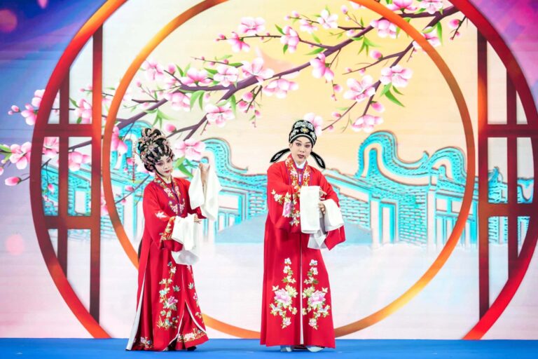 論壇上的粵劇表演