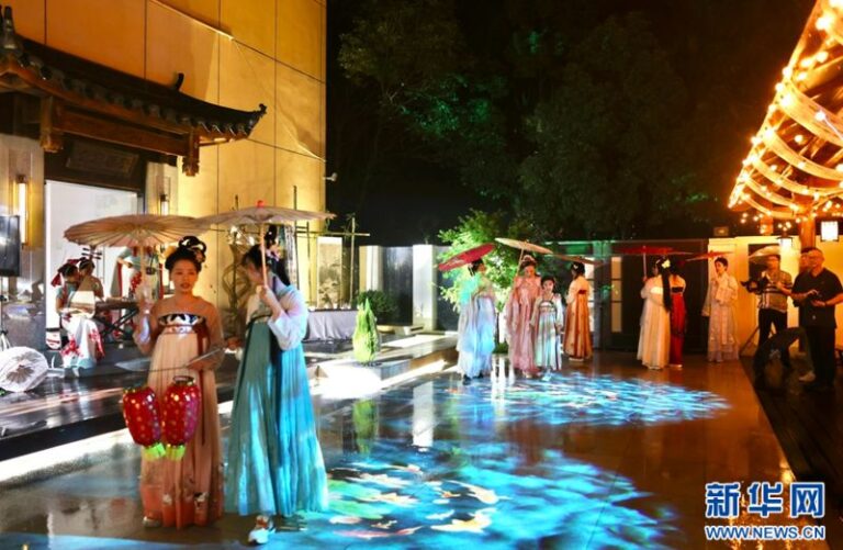 「夜遊非遺」是非遺文化旅遊宣傳周活動的一大亮點。新華網