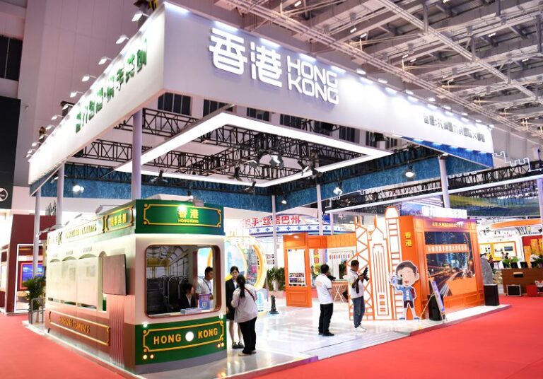 圖為廊坊經洽會展覽展示活動現場，香港展區吸引觀眾參觀。 中新社 (2)