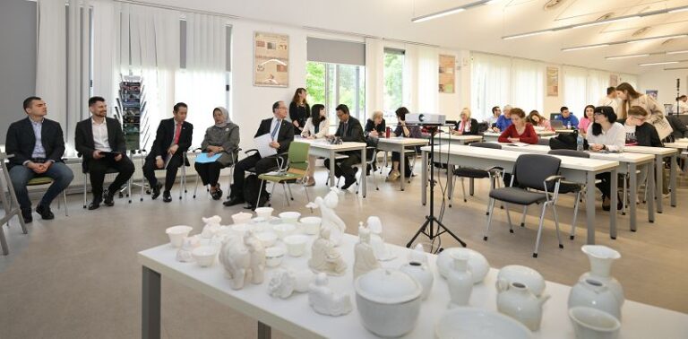 德化瓷在「東方遇見西方——從馬可波羅至今克羅地亞與亞洲文化、經濟、貿易關係」的國際學術研討會上展示