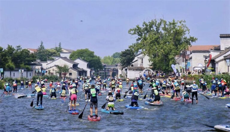第六屆南潯古鎮槳板公開賽現場（湖州市台辦供圖）