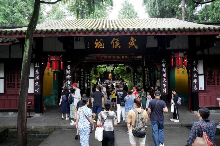 遊客在武侯祠博物館參觀。 中新社