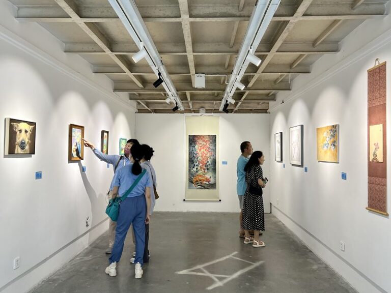 7月4日，第十三屆渝台藝術直航——2024渝台青年新銳藝術聯展在重慶舉辦。中新社