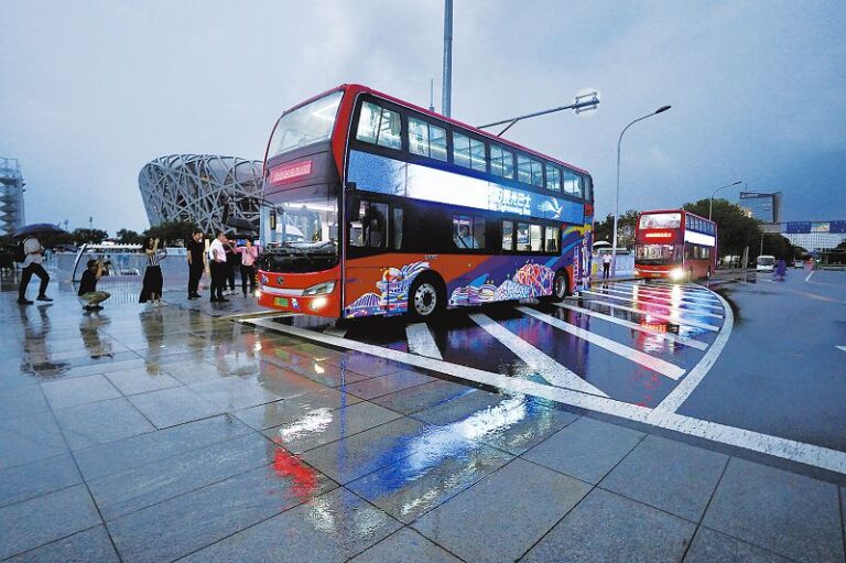 52a「潮朝陽」夜景觀光巴士近日正式發車。