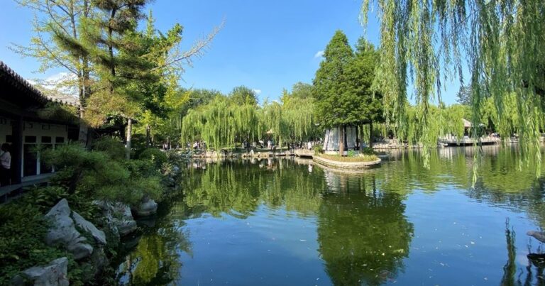 王羲之故居位於臨沂市蘭山區洗硯池街
