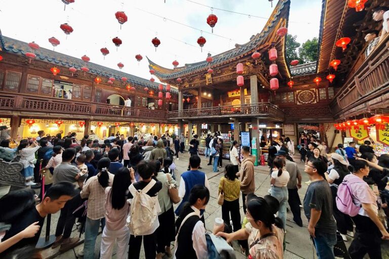 10月3日，遊客參觀位於福州煙台山歷史風貌區的浙江會館。