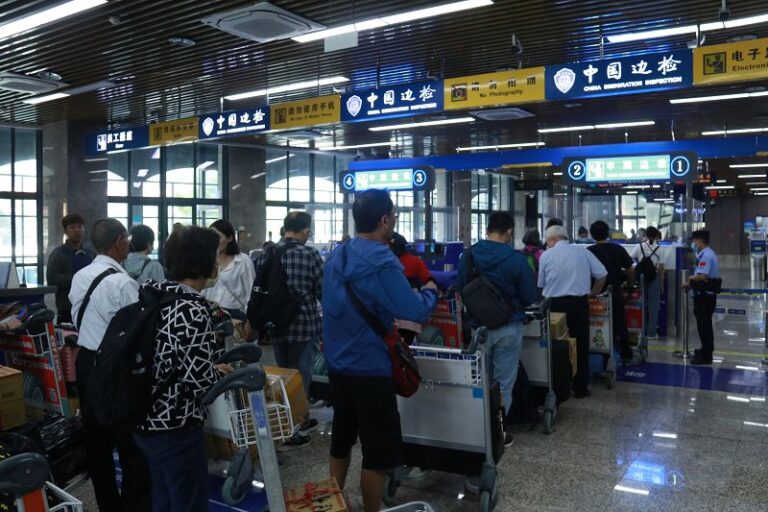 2024年國慶假期期間，福馬「小三通」航線迎來國慶客流高峰。 楊馨 攝