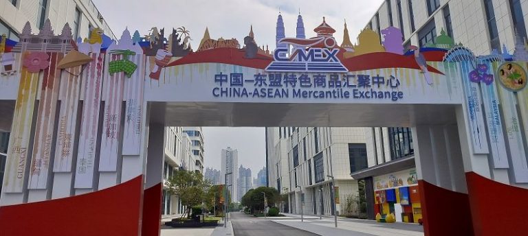 「中國—東盟特色商品彙聚中心」搭建商貿橋樑。（蔡叔涓攝）