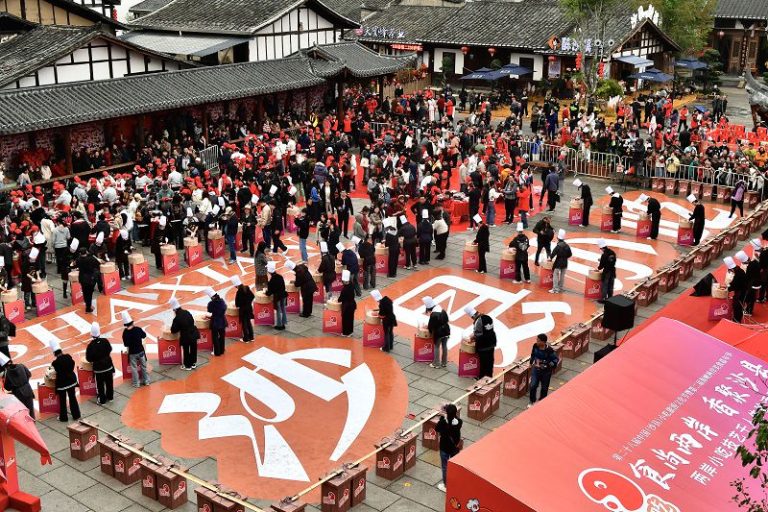 12月7日，「食尚兩岸·香聚沙縣」兩岸小吃技藝千人體驗活動在福建省三明市沙縣區舉行，共有約千名兩岸嘉賓參加體驗。