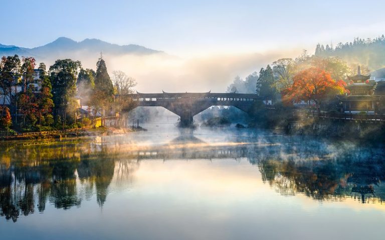 2021年11月，坐落於福建省寧德市屏南縣的千乘橋，和山水融為一幅美麗畫卷。
