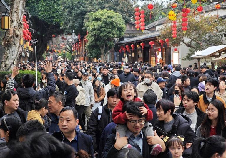 2月2日，遊客在福建福州市三坊七巷歷史文化街區遊覽。中新社