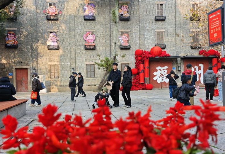 遊客在福州上下杭歷史文化街區遊覽。中新網