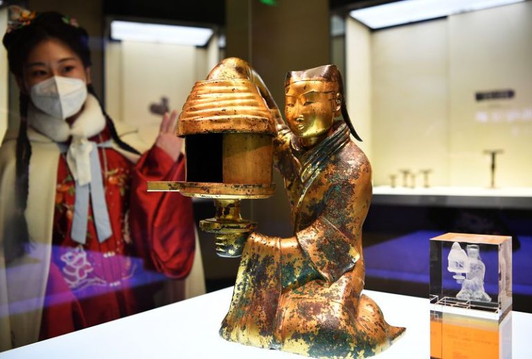 西漢長信宮燈，現藏於河北博物院。（資料圖） 中新社
