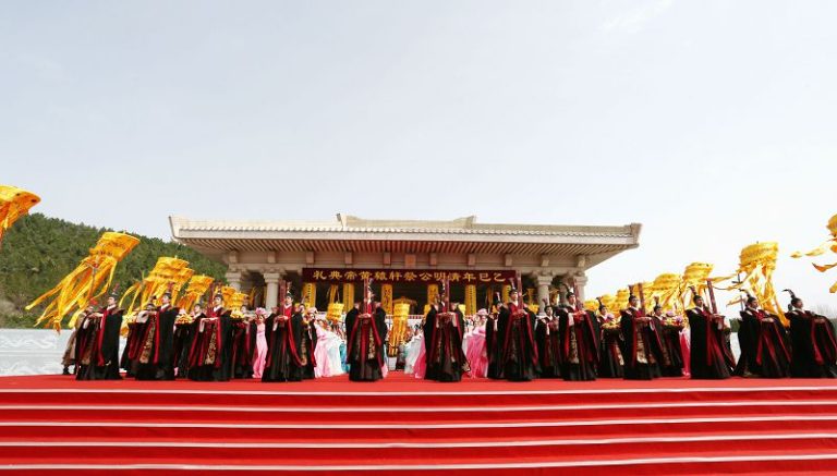 1乙巳(2025)年清明公祭軒轅黃帝典禮在陝西延安市黃陵縣舉行。