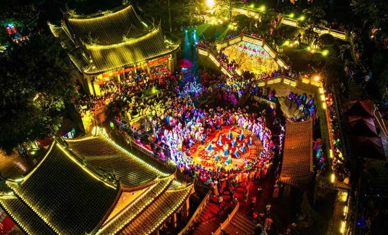 海內外信眾守夜慶媽祖誕辰