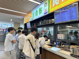 「輕食風」吹進天津校園 食堂減脂餐「圈粉」年輕人