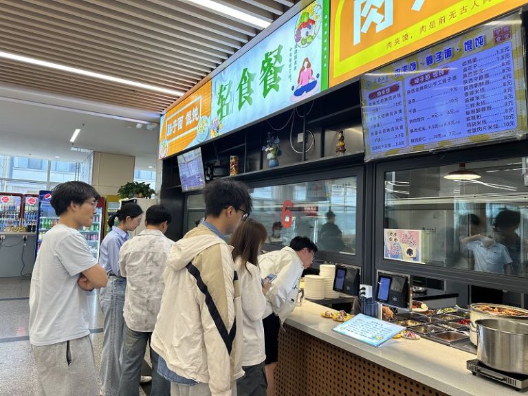 「輕食風」吹進天津校園 食堂減脂餐「圈粉」年輕人