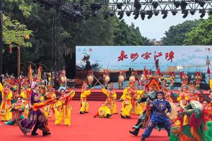 「簪花大將」遊古城 泉州重現兩岸民俗「宋江陣」