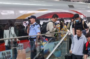 「五一」假期鐵路運輸旅客超1億人次