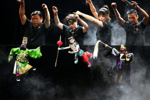 指尖懸絲活傀儡　千年手辦火「出圈」