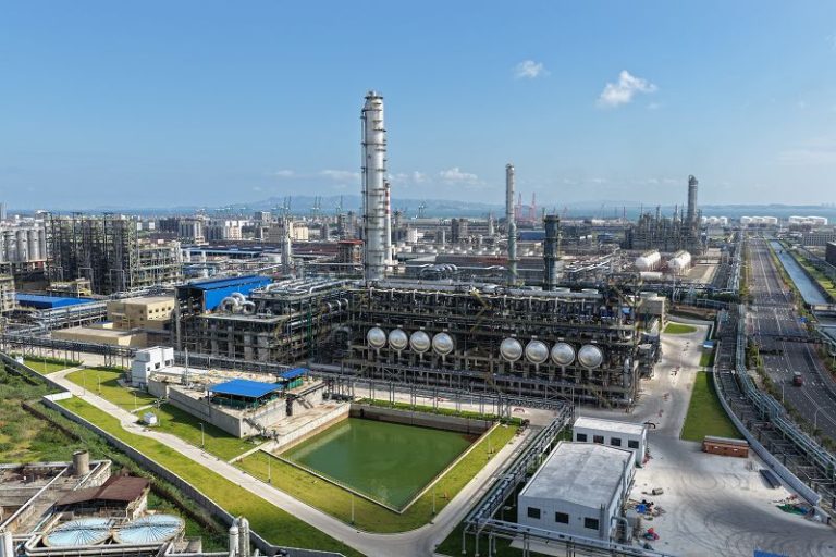 全球最大烷烴一體化生產基地在福建建成投產