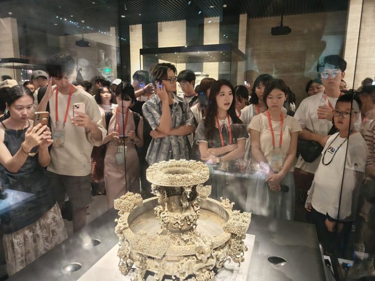 台灣青年湖北行 課本中地標在眼前 知識與現實交匯