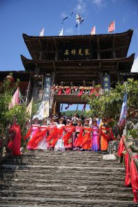 北川雲朵上的山寨  石椅羌寨體驗羌族文化旅遊好去處