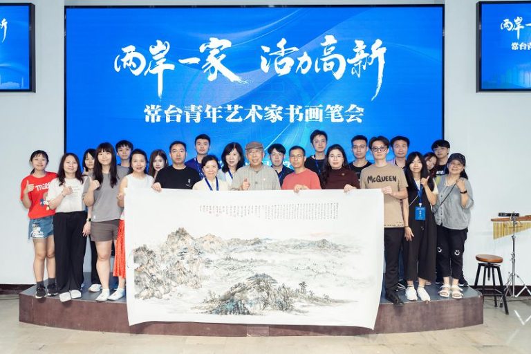 台青年藝術家訪江蘇常州繪八尺長卷