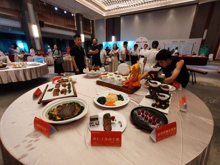 9月22日至23日，中國藥都樟樹舉行「樟幫十味·藥都宴」首屆藥膳評選大賽。中新社