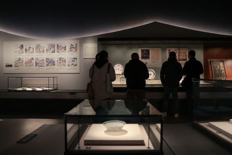 京津文博機構聯動辦展 百餘件套瓷器「連接」中西文明