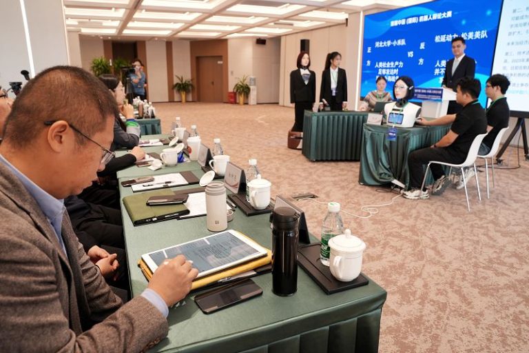 機器人在北京「舌戰群雄」