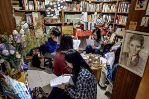 舊書攤+閱讀盲盒 天津「淘書客」書香跨年