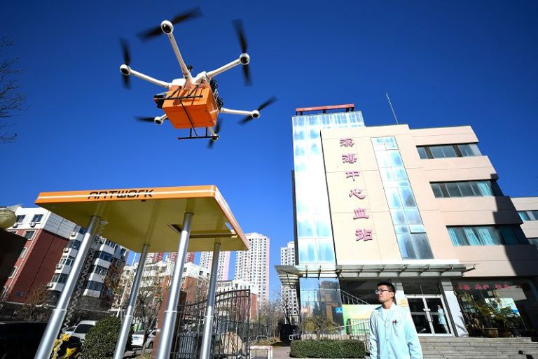 天津首條常態化無人機送血航線通航 「空中血脈」守護生命時速