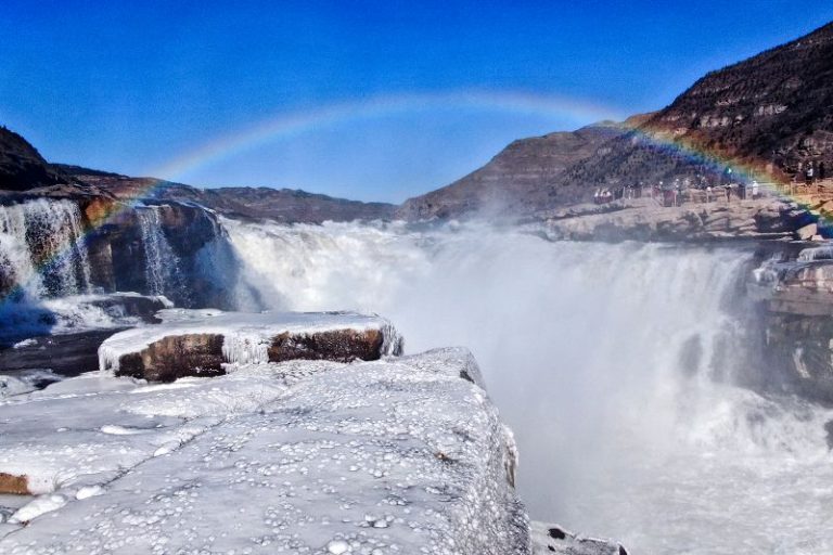 山西吉縣 冬日黃河壺口瀑布現冰掛景觀