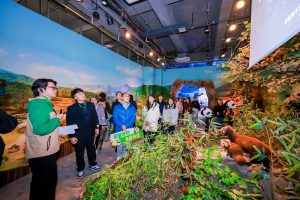 2026年1月29日兩岸青年一起走進福州熊貓世界（1月27日攝）。