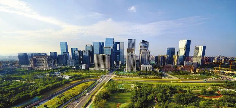 63麗澤金融商務區，宛如在公園上「生長」。