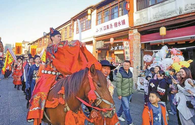 古城巡遊青雲路 閩式新年騏驥開