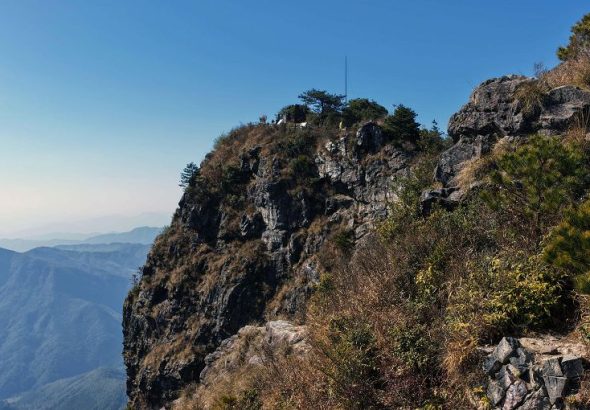 圖為山巔之處「大聖」「石猴」望青山。