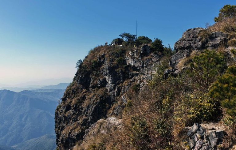 圖為山巔之處「大聖」「石猴」望青山。