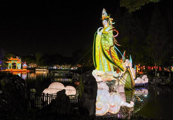 開幕燈會共設夫子廟核心區、白鷺洲公園、南京新城等展區。 (2)