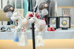 1月13日，即將銷往台灣的彝繡小馬掛件。