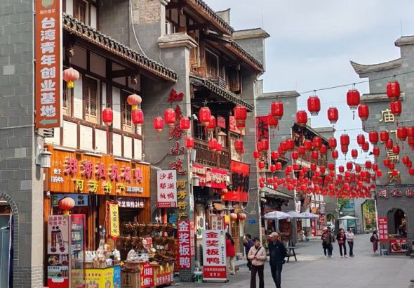 2月8日，三明市台灣青年創業基地所在的沙縣小吃文化城年味漸濃。