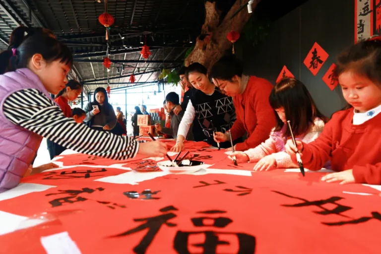 兩岸同胞一齊寫春聯