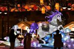 圖為燈會上馬成為今年“兩馬”燈會的主角。 中新社