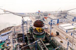 圖為穹頂起吊現場。（無人機照片） 中新社