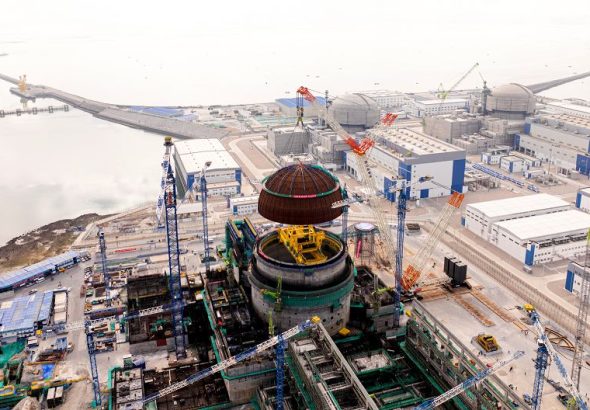 圖為穹頂起吊現場。（無人機照片） 中新社